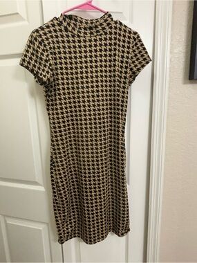 Stretch Houndstooth Bodycon Dress in Black and Tan
